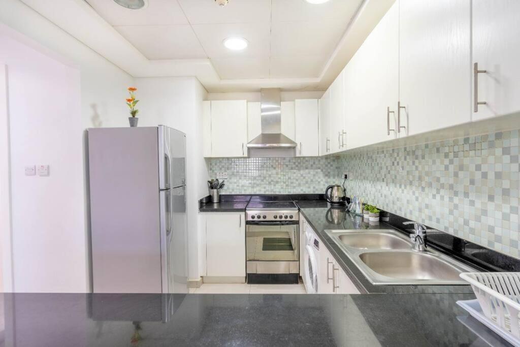 20mins To Dwc Airport-2br Serene-alghadeer106 * Abou Dabi