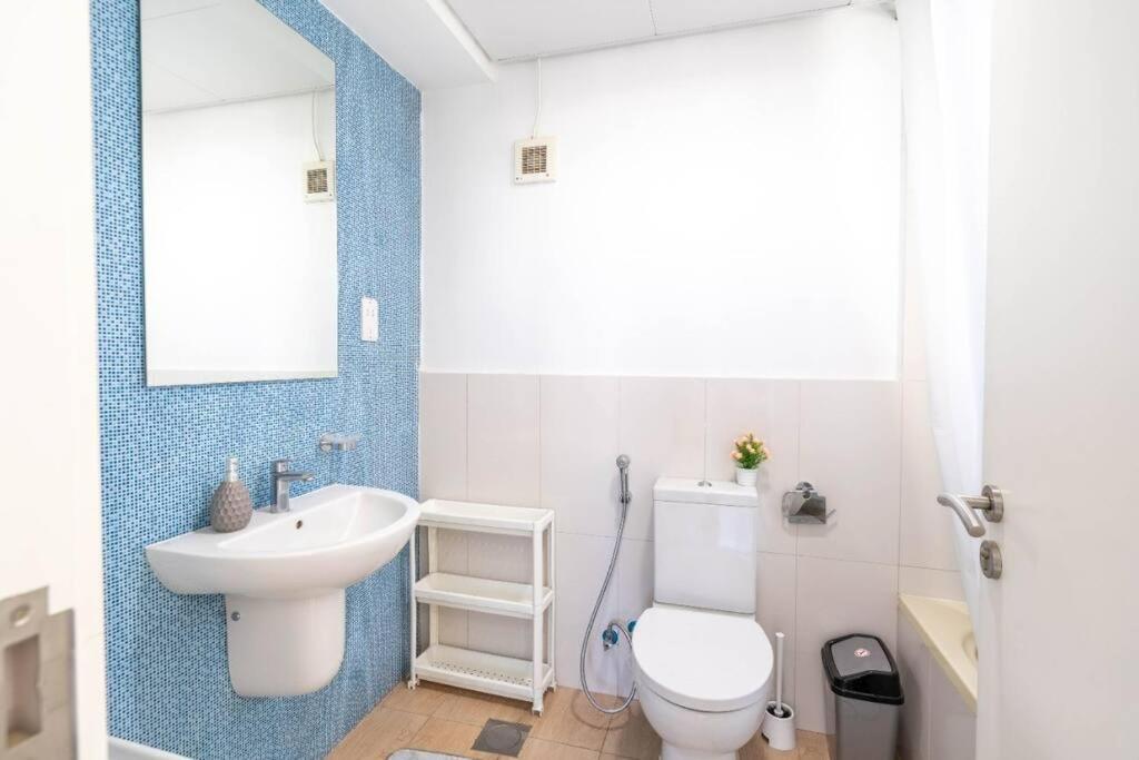 20mins To Dwc Airport-2br Serene-alghadeer106 Apartment *